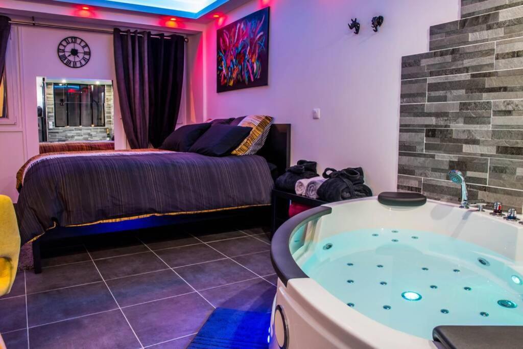 Le Spamoureux Bien-etre A Deux Apartment *